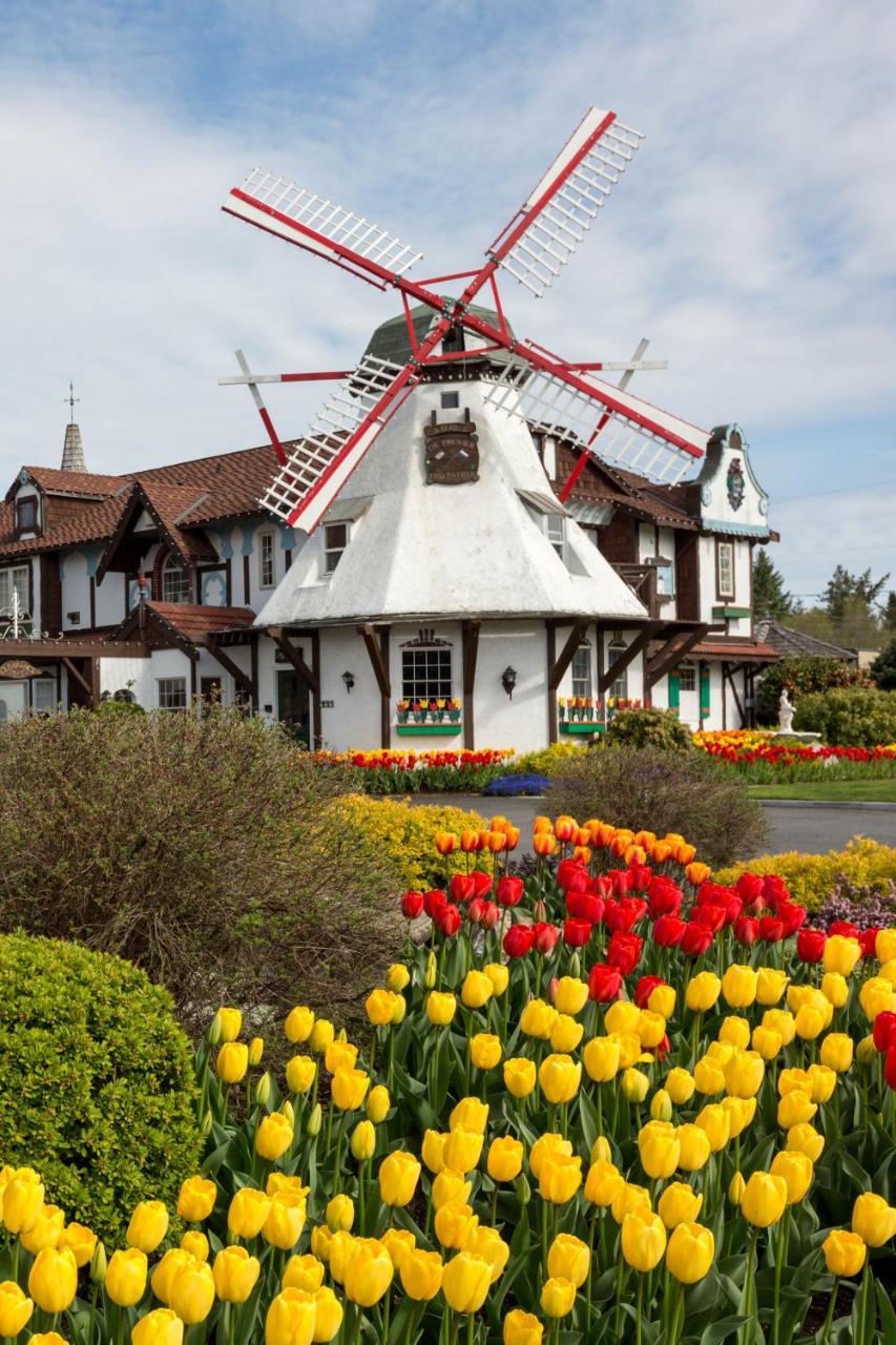 Auld Holland Inn Oak Harbor Exterior photo