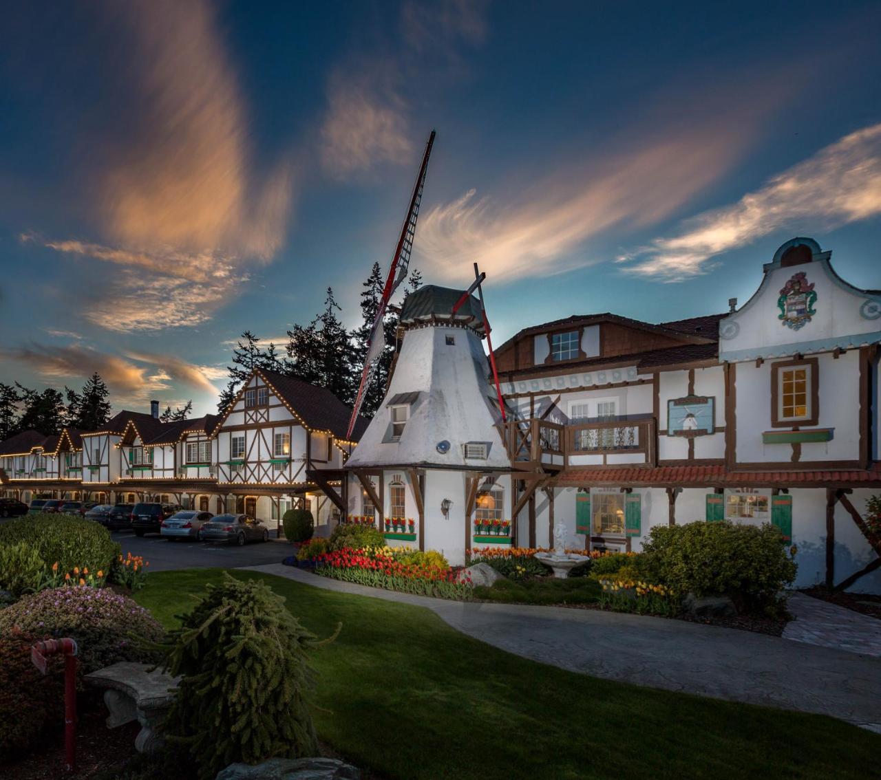 Auld Holland Inn Oak Harbor Exterior photo